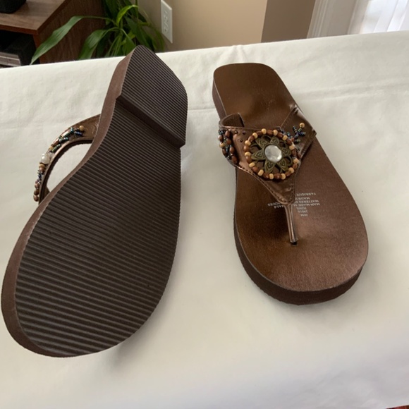 Ladies (new with tags) sandals - Picture 2 of 3